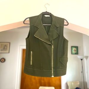 Cool vintage ABC Moda army green zippered vest. Marked large, but will fit med.